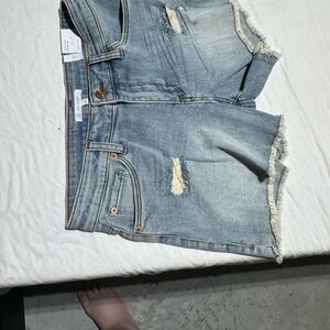 STS Blue Jeans distressed Aubrey shirt 9 in mid rise size 28